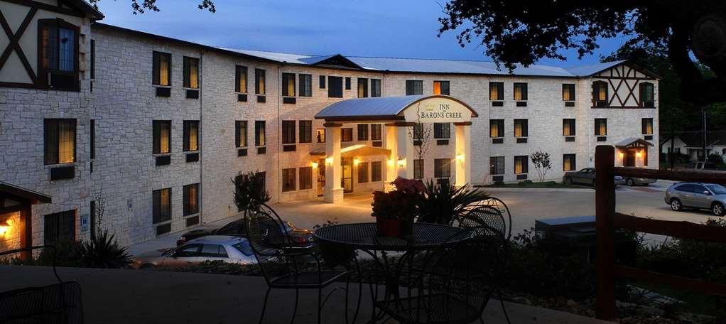 Inn On Barons Creek Fredericksburg Esterno foto
