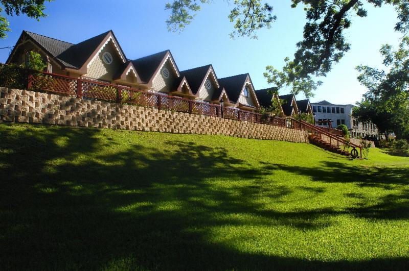 Inn On Barons Creek Fredericksburg Esterno foto