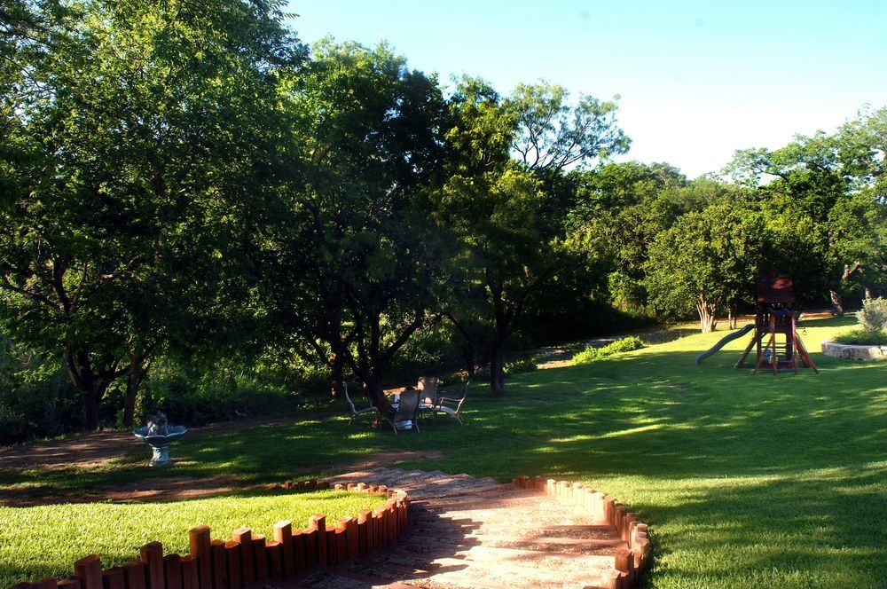 Inn On Barons Creek Fredericksburg Esterno foto