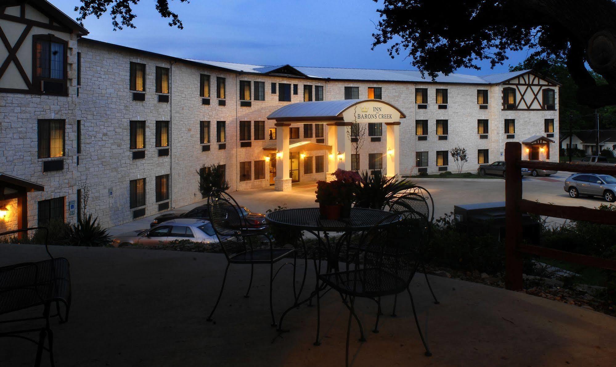 Inn On Barons Creek Fredericksburg Esterno foto