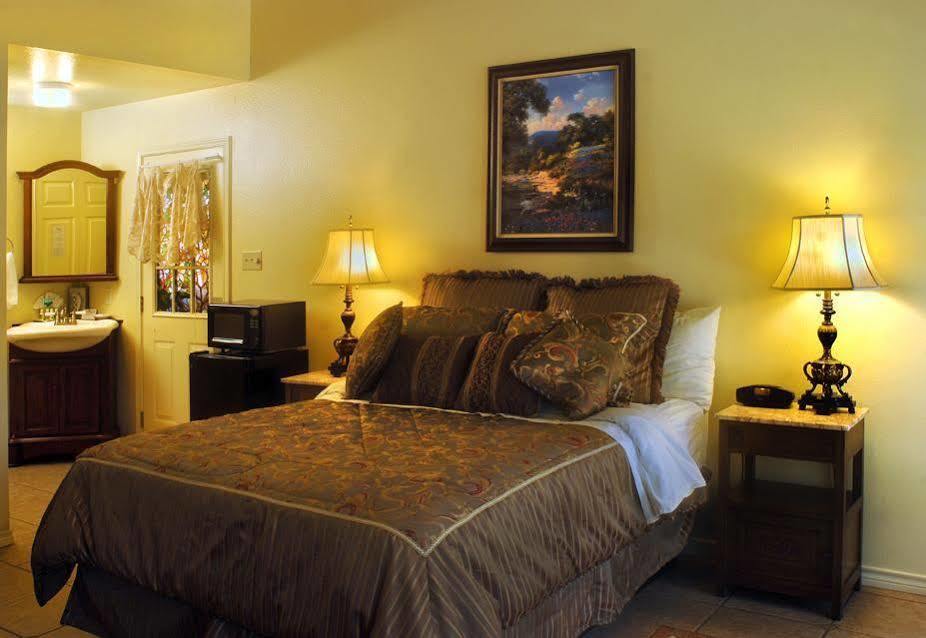 Inn On Barons Creek Fredericksburg Esterno foto